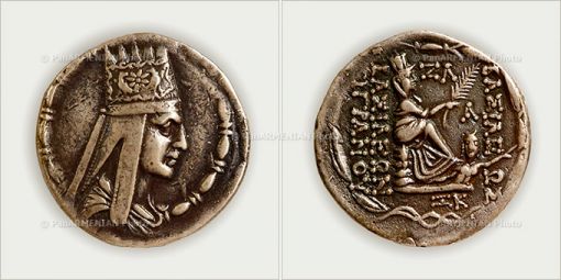 Artaşisyan hanedanından bugünlere varan madeni paraların büyük kısmını 2. Tigrana (MÖ95-56 tarihleri) ait. 2. Tigran`ın madeni paraları gümüş ve bakırdan yapılmıştı.2. Tigran`ın Ermenistan`ın Artaşat ve Tigtanakert ve Suriye Antiok ve Şam şehirlerinde bastırılırdı.Madeni parada 2. Tigran kralinin taclı portresi var öteki tarafta efsane görünteler, simbollar ve kralın ismi yazılmış.