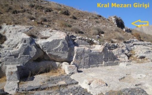 Çözülmüş İşaret, Aslan İşareti ve Kral Mezarı