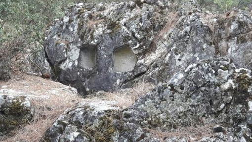 Türkiye’nin pek çok bölgesinde define arandığı bir gerçek. Çünkü Türkiye’nin coğrafi açıdan konumuna baktığımızda pek çok medeniyete ev sahipliği yaptığını görürüz. Bu kadar fazla medeniyete ev sahipliği yapmış olması da geçmiş zamanlardan pek çok gömünün kaldığının bir işareti oldu. Peki Türkiye bu kadar fazla gömüyü içinde barındırırken neden tüm defineler bunca zaman bulunamadı?